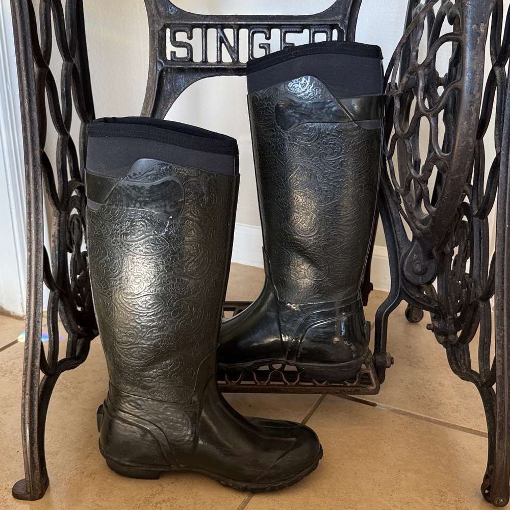 Bogs Rider Emboss  Waterproof Boots Women’s Size 7
Black - Picture 6 of 7